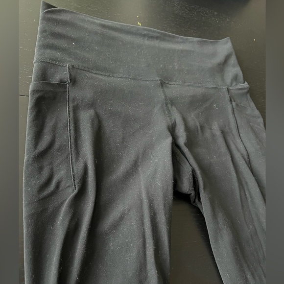 ATHLETA SALUTATION STASH CAPRI - Picture 2 of 4